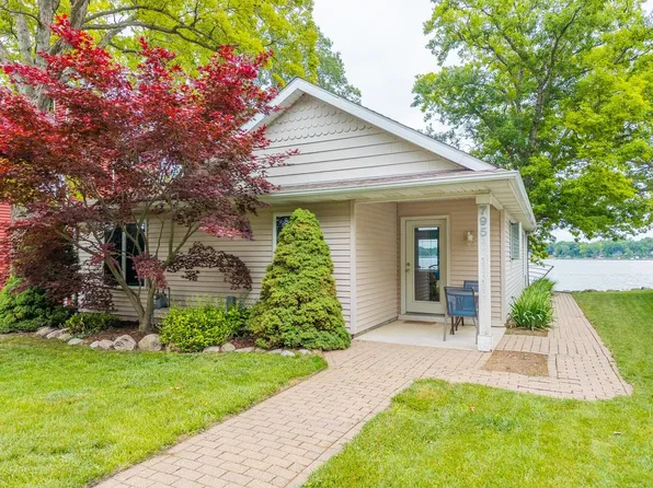 795 Lane 280 Hamilton Lk, Hamilton, IN 46742