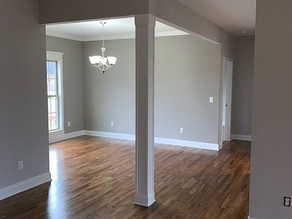 3rd image of 578 Montrose Dr