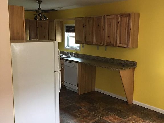 3rd image of 607 Sanford St
