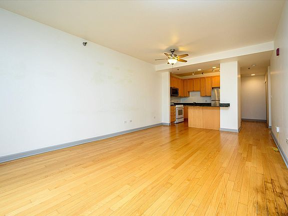 2nd image of 1250 S Michigan Ave #10006