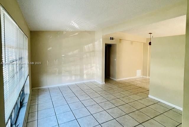 2nd image of 1400 NE 40th St