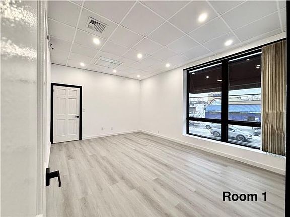 3rd image of 1186 Hylan Blvd Suite 2