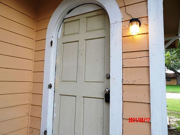 3rd image of 321 W Nichols St