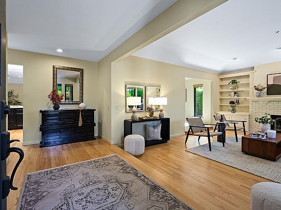 5th image of 412 Fairway Court