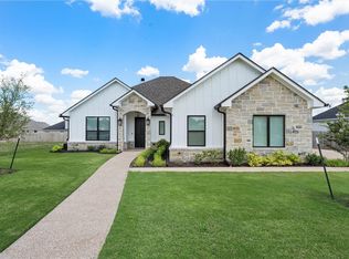828 Forward Pass Dr, Hewitt, TX 76643