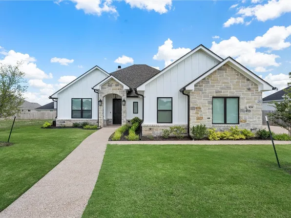 828 Forward Pass Dr, Hewitt, TX 76643