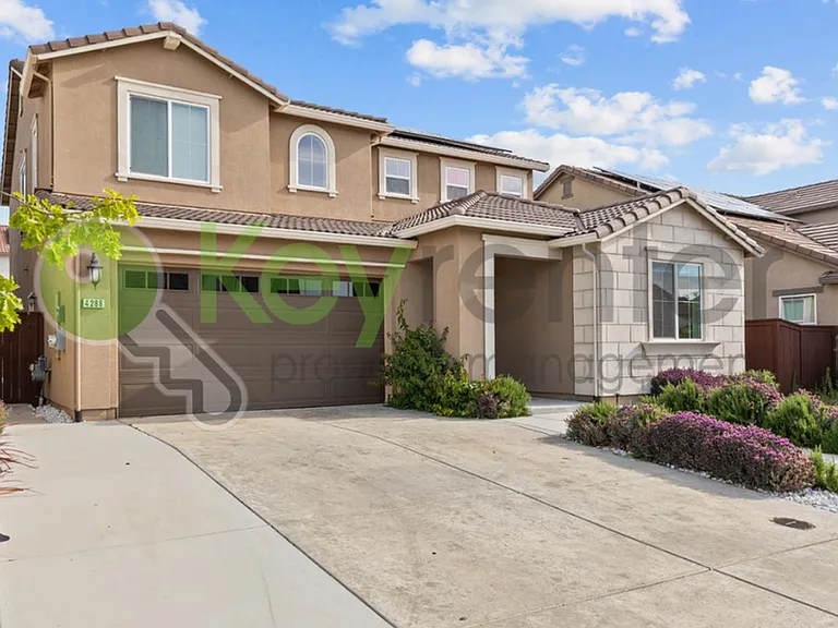 4288 Crescent Way — Photo 3