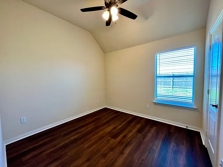 921 Raleigh Path Rd — Photo 17
