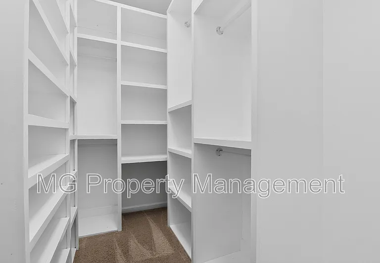 11909 Stratfield Place Cir — Photo 10