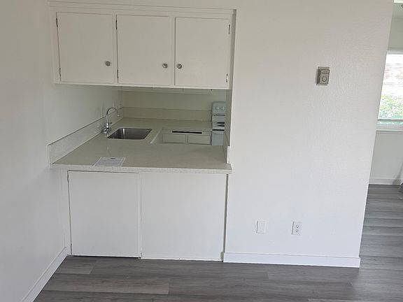 4th image of 2582 E Carson St #7