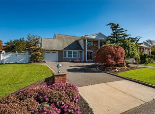 9 Mary Lu Dr, Holtsville, NY 11742