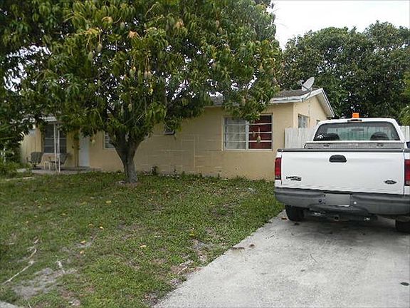 5th image of 741 Curtiss Dr
