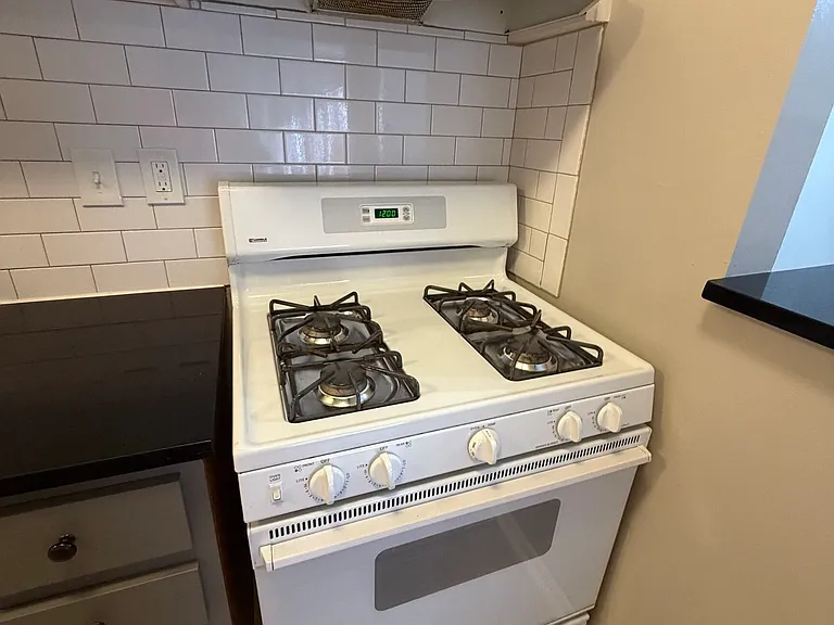 1181 Church St #G — Photo 18