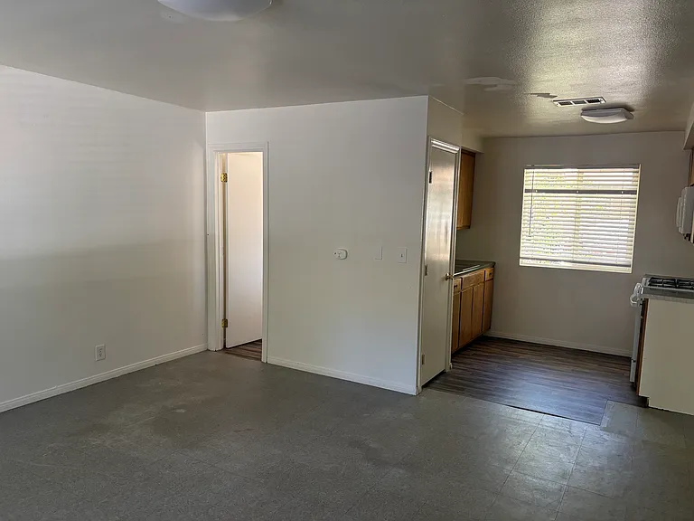 301 W Sherwood Blvd #3 — Photo 2