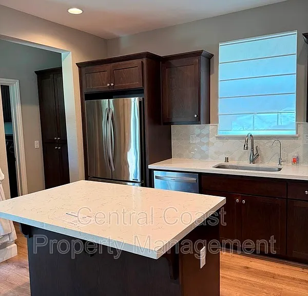490 Palisade Dr — Photo 8