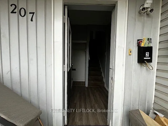 Building Photo - 207 Stewart St