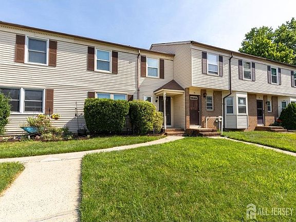 2nd image of 3 Tiger Lilly Ct