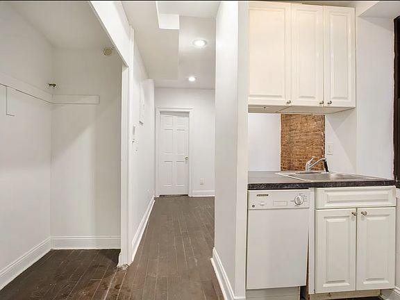 3rd image of 412 W 49th St APT 4C