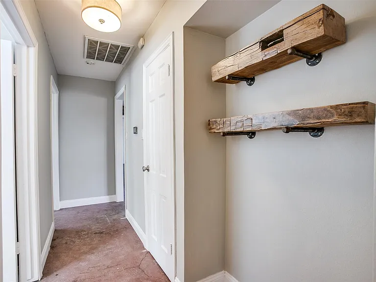 8503 Manhattan Dr — Photo 28