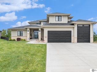18008 Gretchen Cir, Omaha, NE 68022