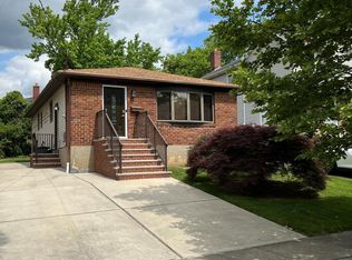 11 Kinghorn St, Staten Island, NY 10312