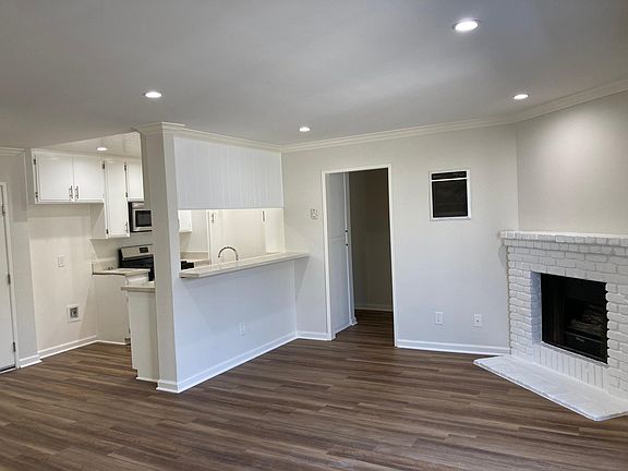 3rd image of 2475 Corinth Ave #109
