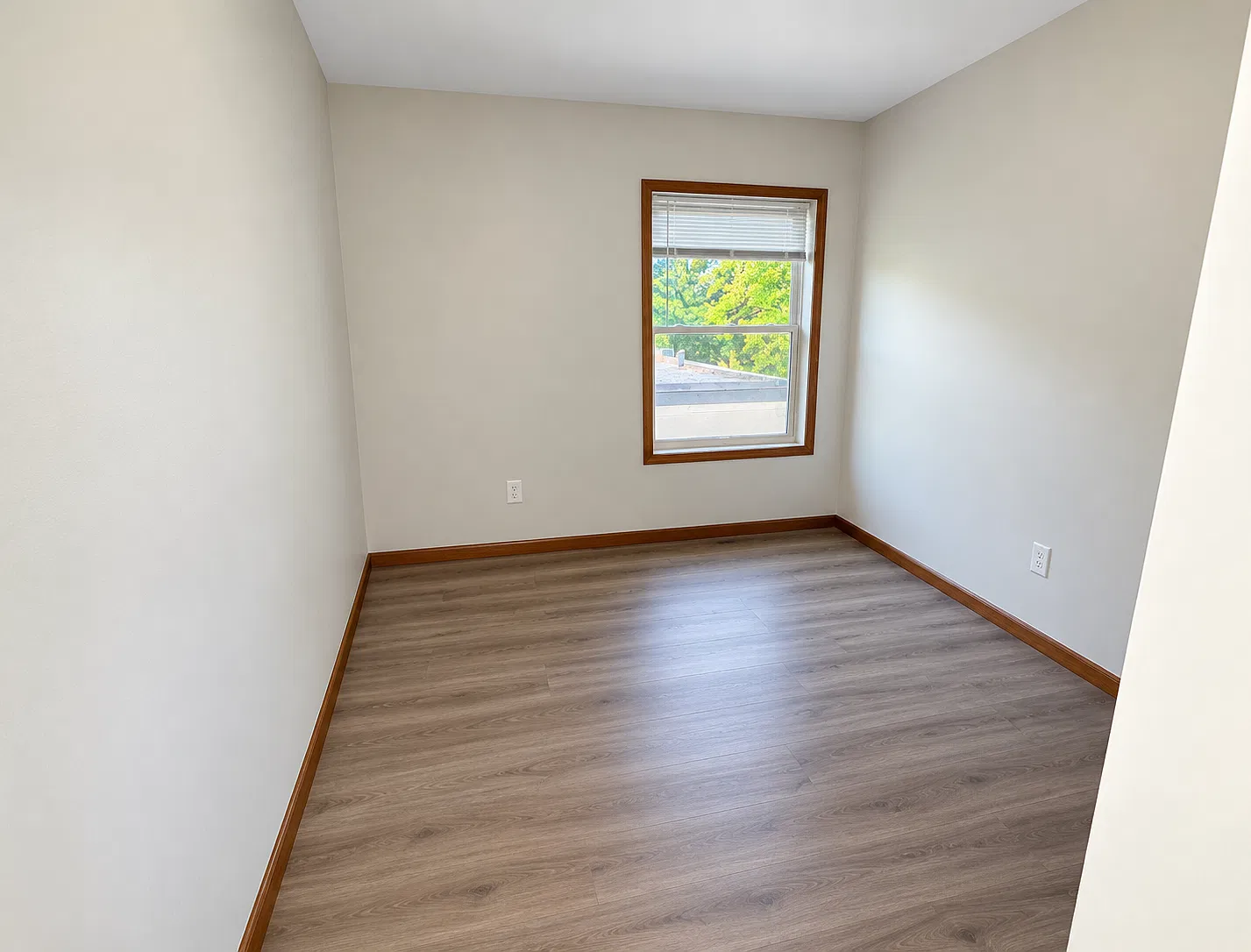 4 bed, 2200 sqft, $1,975 — Photo 4