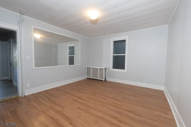 3 bed, 1.0 bath, $2,200 — Photo 3