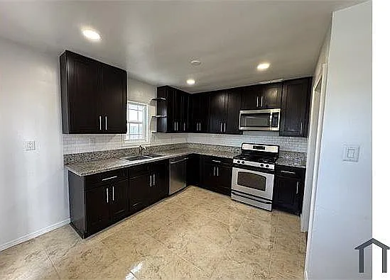 611 1/2 W Imperial Hwy — Photo 1