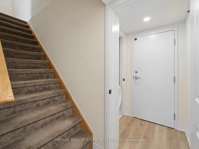 6 Esquire Way — Photo 9