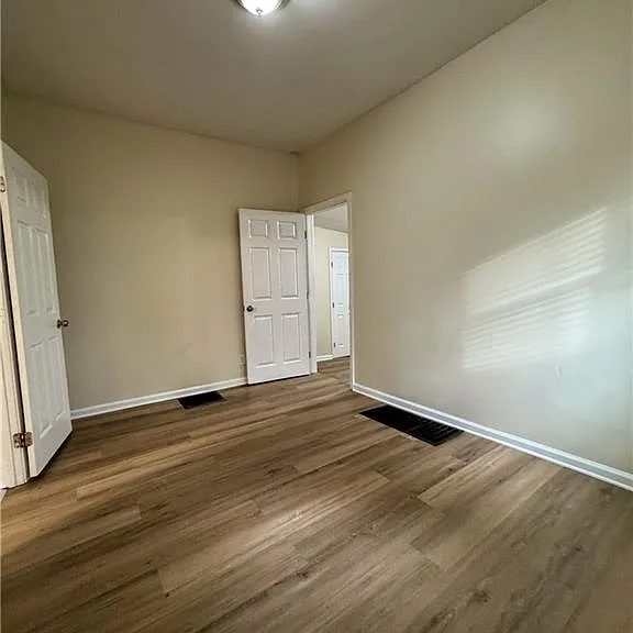 1637 Columbia Dr — Photo 9