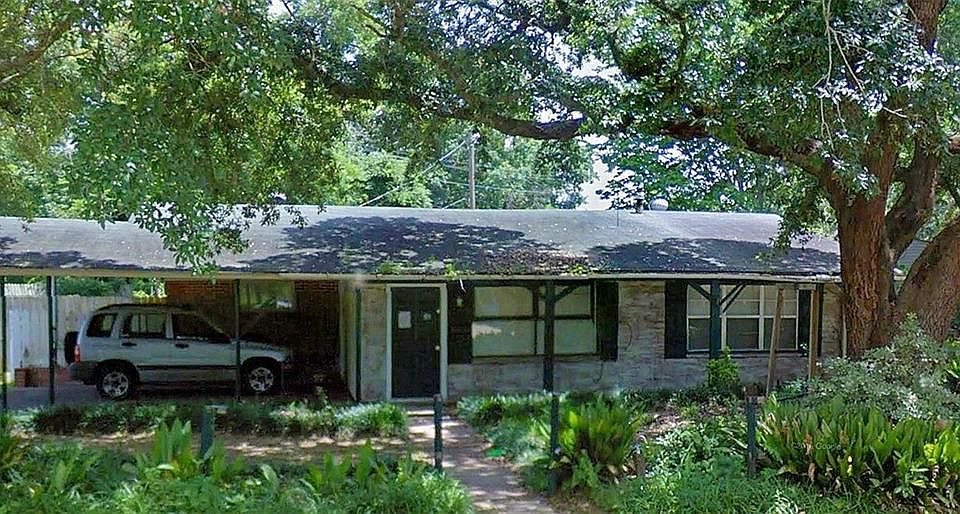 2nd image of 2505 Greenway Dr