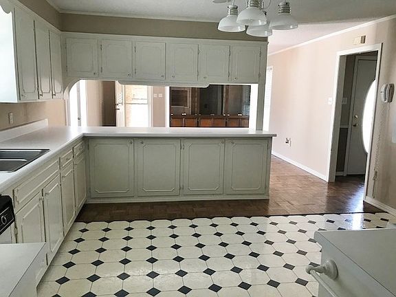 5th image of 135 Woodside Ln