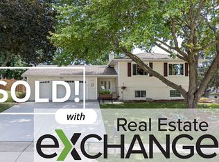 3201 Pleasant Dr, Bettendorf, IA 52722