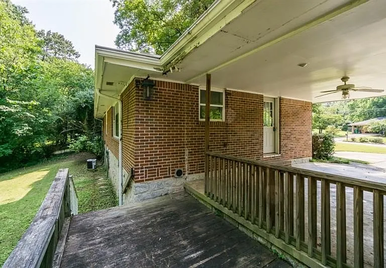 2790 Glenbriar Dr NE — Photo 16
