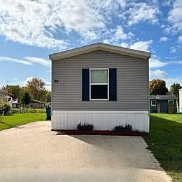 99 Patrick Ct N — Photo 1