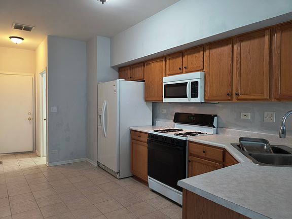 2nd image of 956 Hill Ave #956