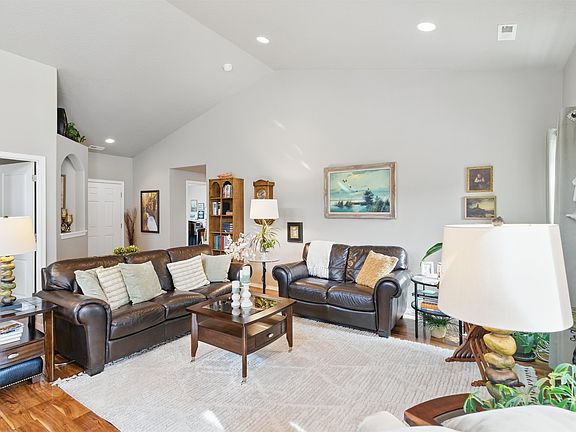 3rd image of 4917 S Coyote Creek Ln