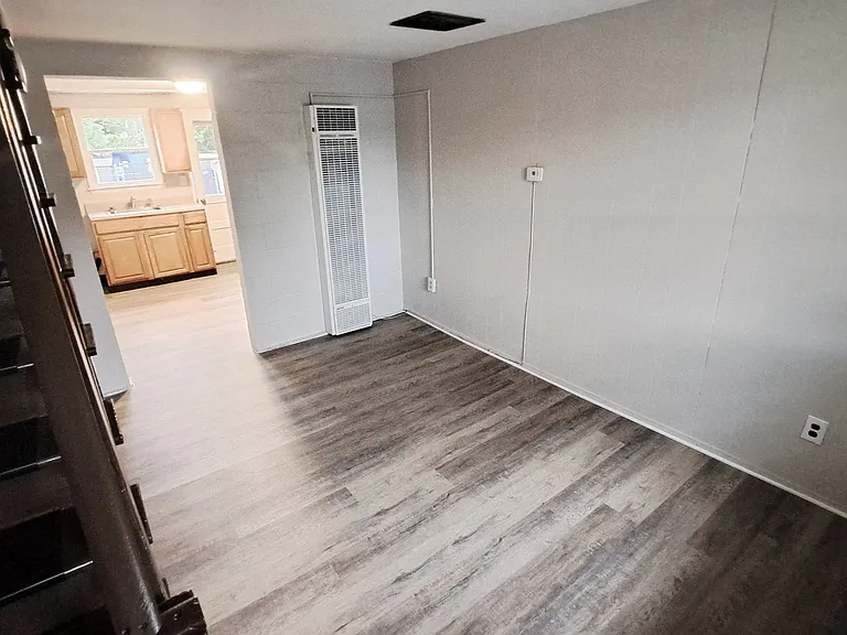 240 W High St — Photo 10