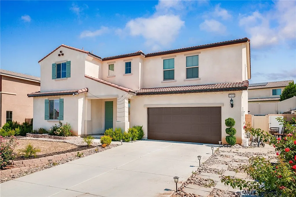 4 bed, 2.5 bath, 2792 sqft, $3,300 — Photo 2