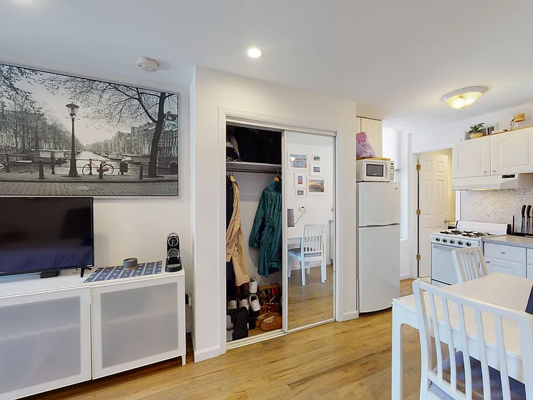 253 3rd St #2B — Photo 7