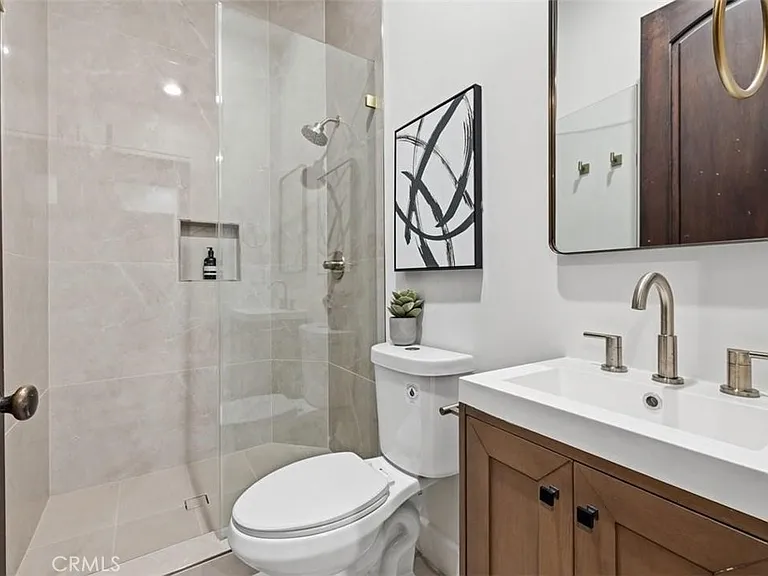 22953 Oxnard St — Photo 22