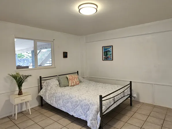 61-258 Kamehameha Hwy #2, Haleiwa, HI 96712