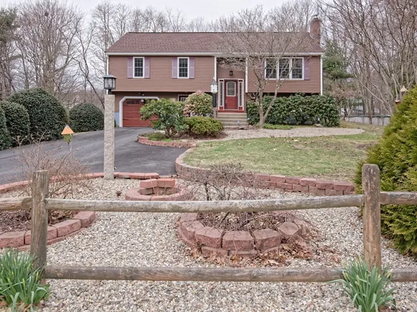 31 Conestoga Dr, Uxbridge, MA 01569