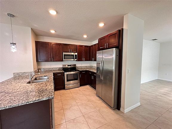 3rd image of 3295 Grouse Ave