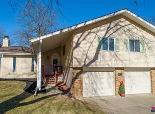 13928 Washington Cir, Omaha, NE 68137