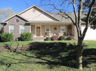 3827 Queens Pl, Hutchinson, KS 67502