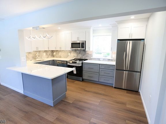 3rd image of 210 Walnut St #R
