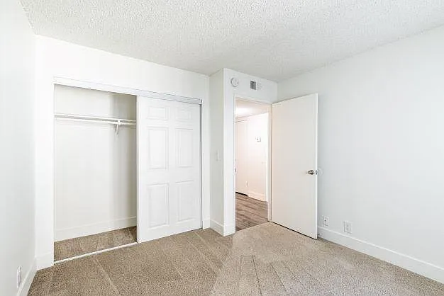 Parkwood Apartments — Photo 51