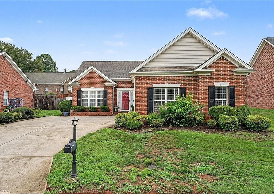 1st image of 115 Stillmere Ct